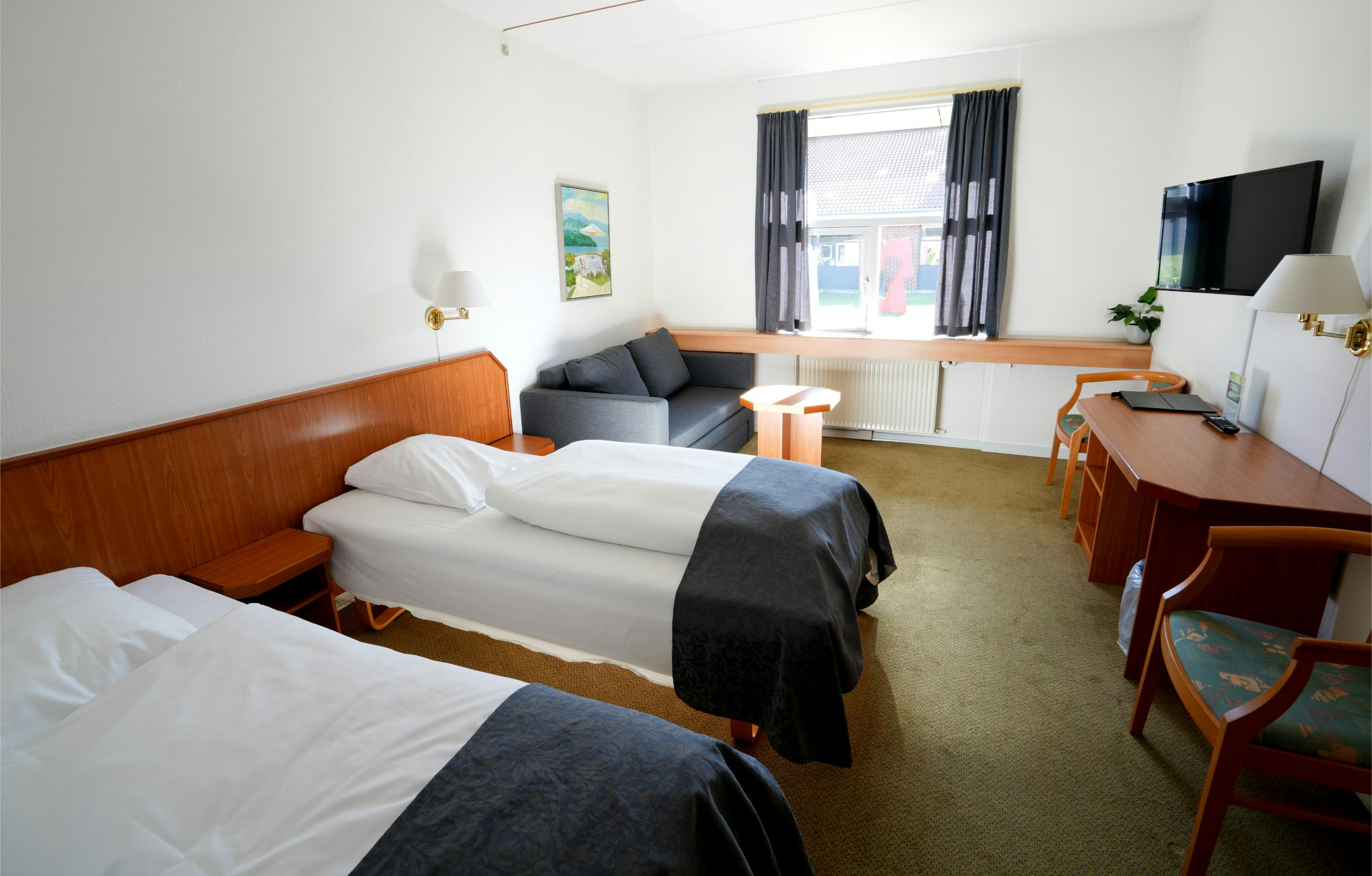 HOTEL LYNGGAARDEN 6/25