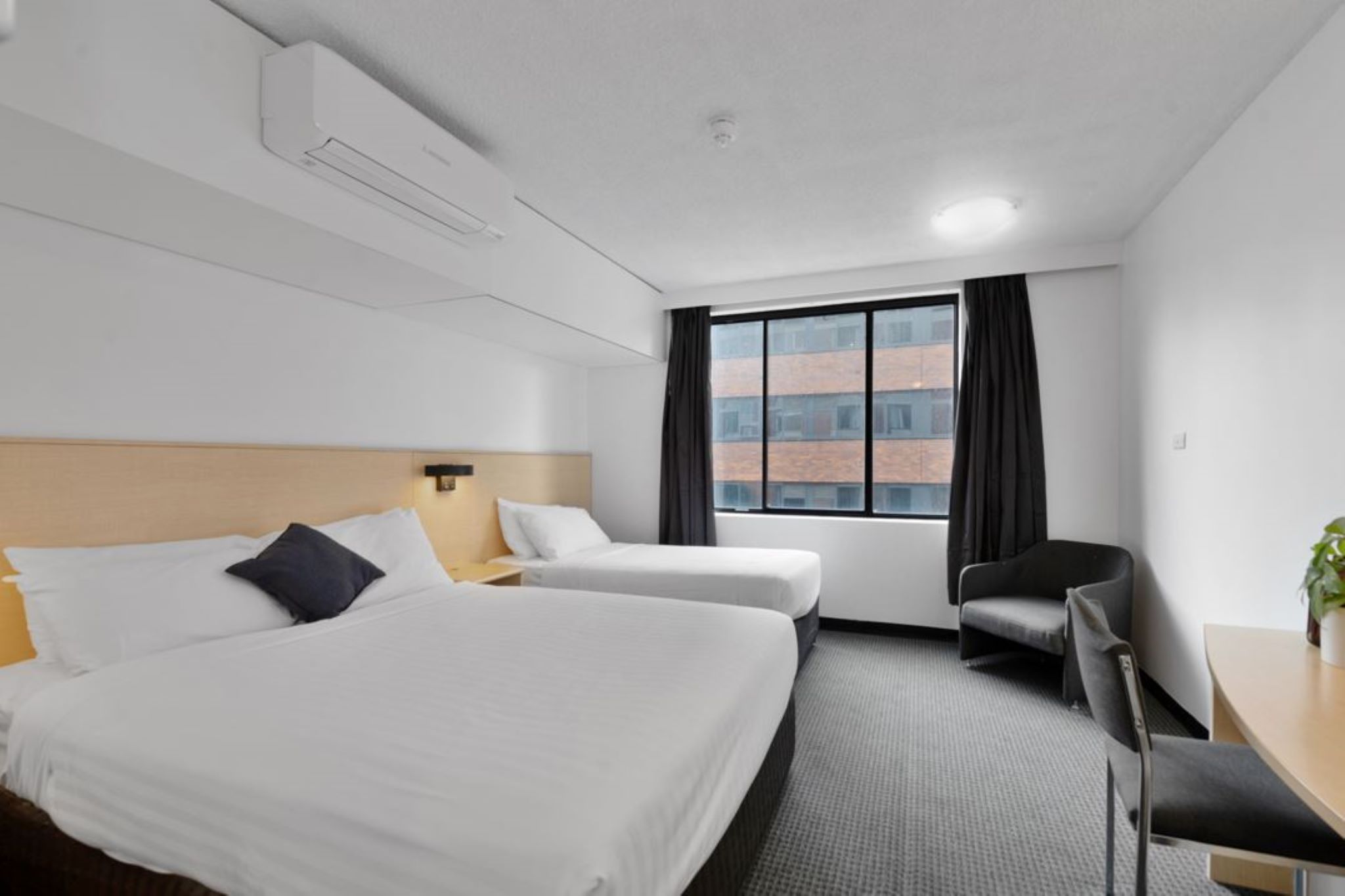 Deluxe, Twin Beds