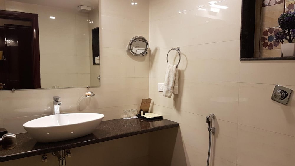 The Avr Hotels & Banquets 33/36