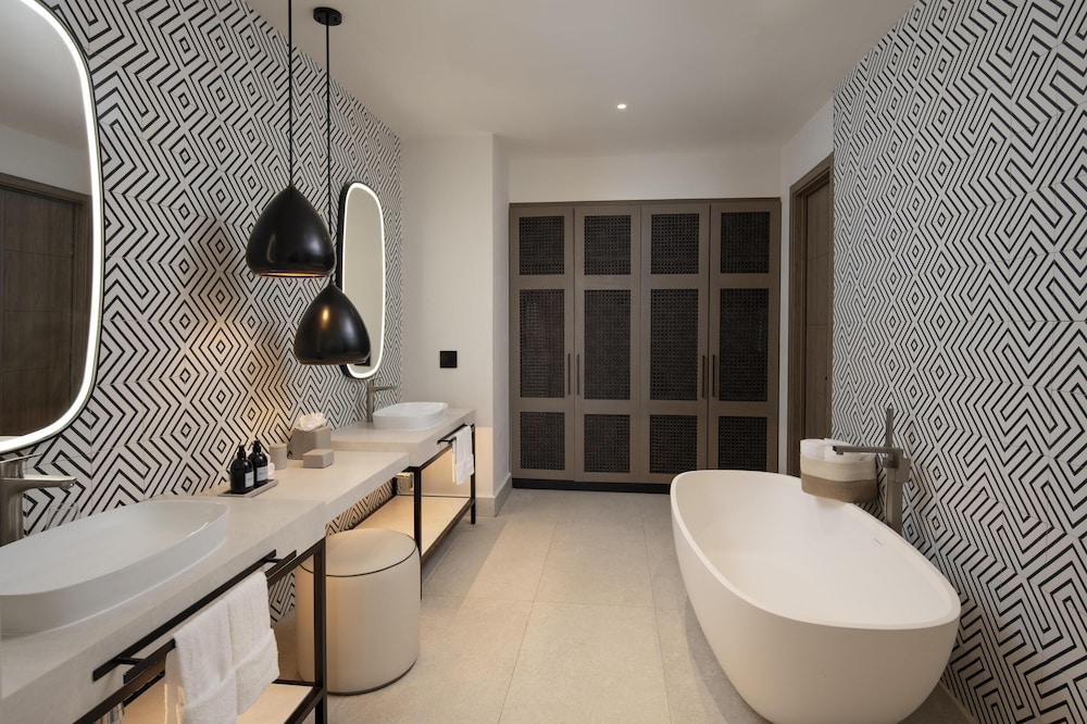 1 Bedroom, Azure, Club, Suite, King Bed, Tropical View، Zemi Miches Punta Cana All-Inclusive Resort, Curio by Hilton 5/6