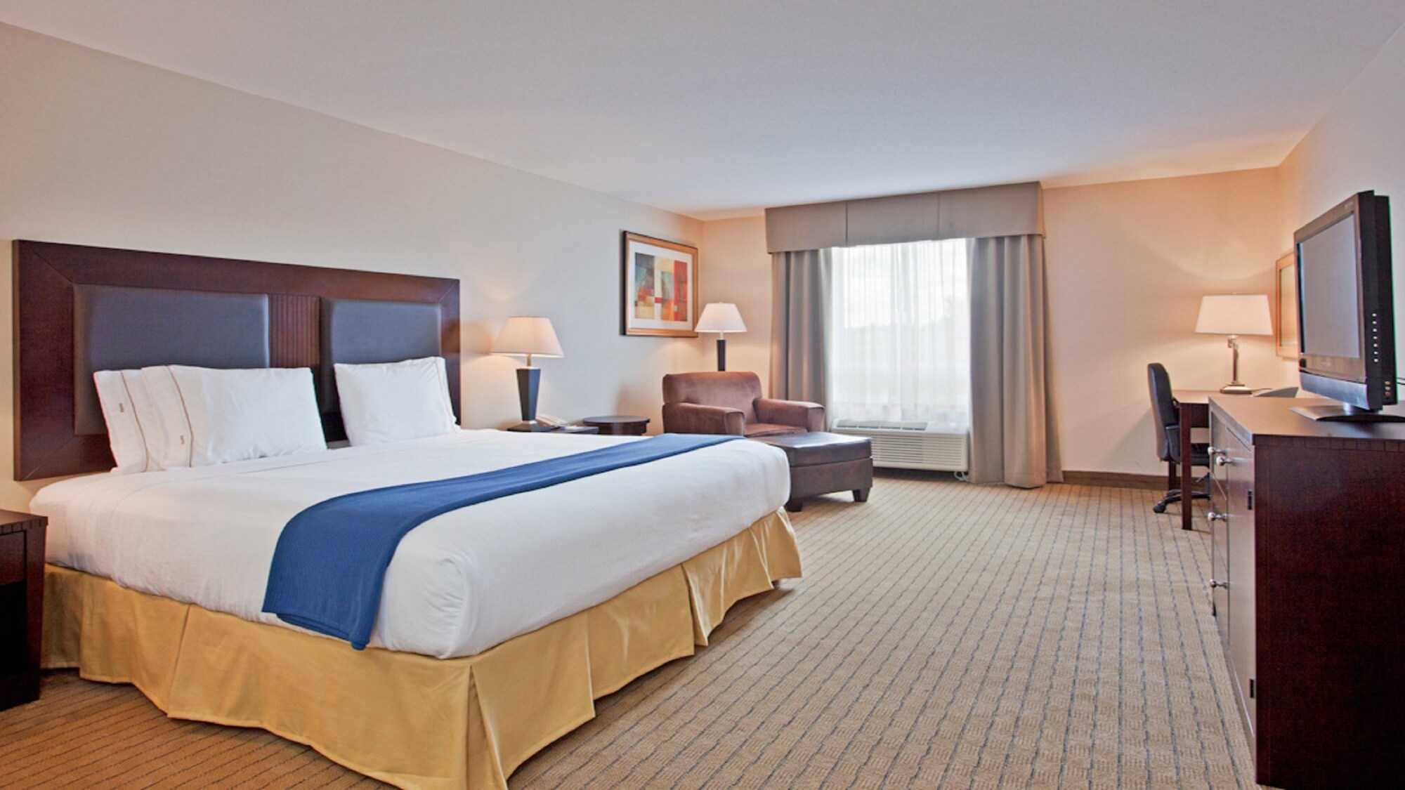 Standard, King Bed, Living Area