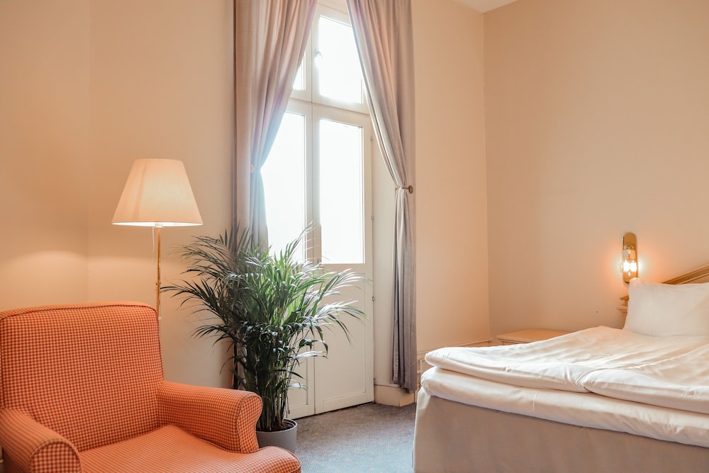 First Hotel Christian Iv 22/76