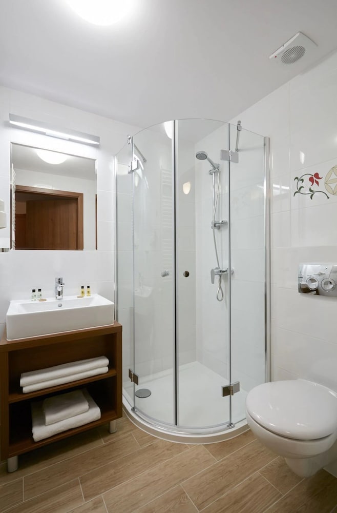 1 BEDROOM, FAMILY