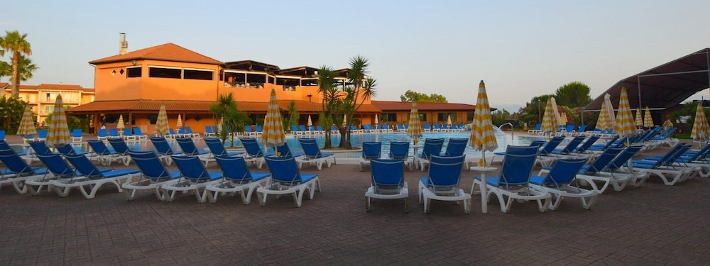 NICOTERA BEACH VILLAGE 35/66