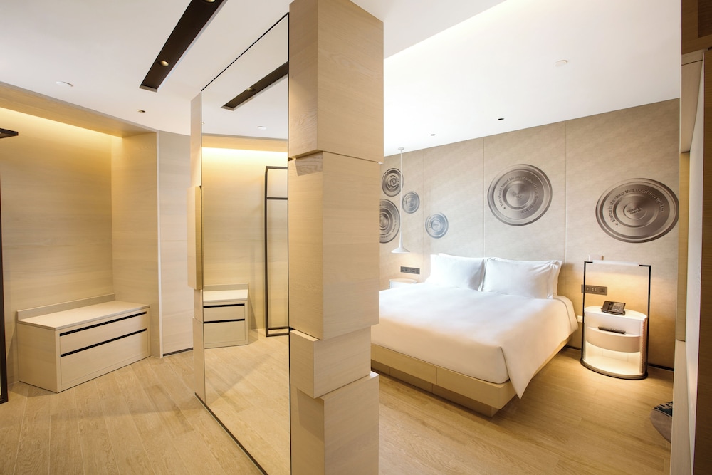 غرفة قياسية بسرير كينج بإطلالة على المدينة، HOTEL INDIGO KAOHSIUNG CENTRAL PARK 5/8