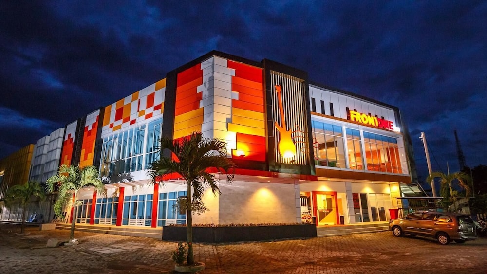 Front One Inn Muntilan 2/60
