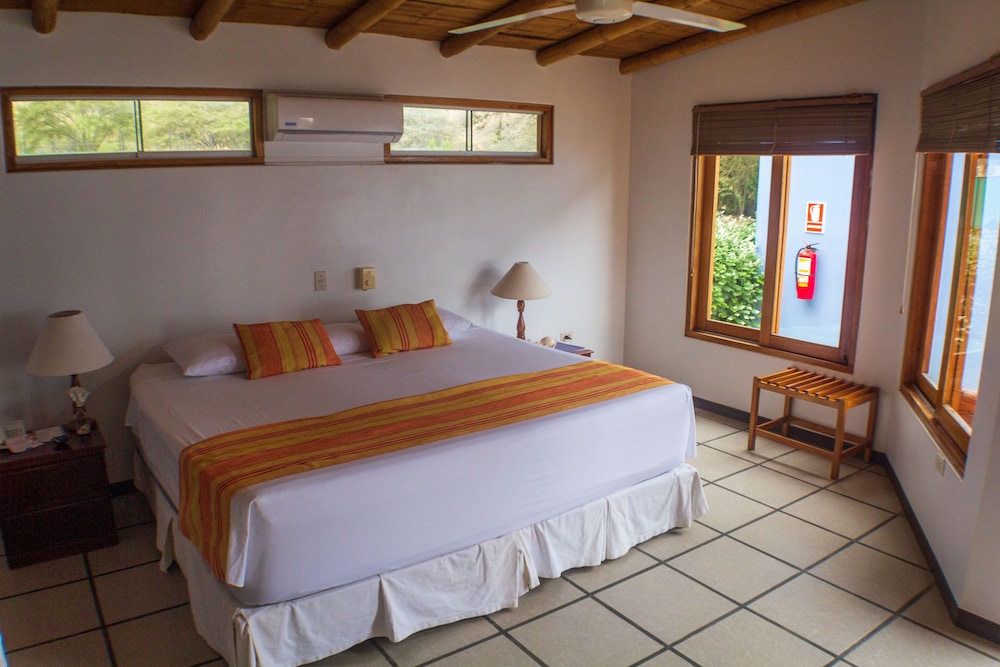 Punta Sal Suites & Bungalows Resort 12/50