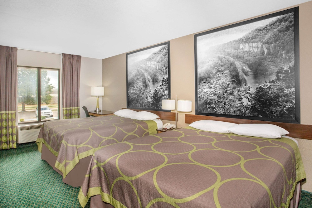 Super 8 By Wyndham Bentonville 30/59