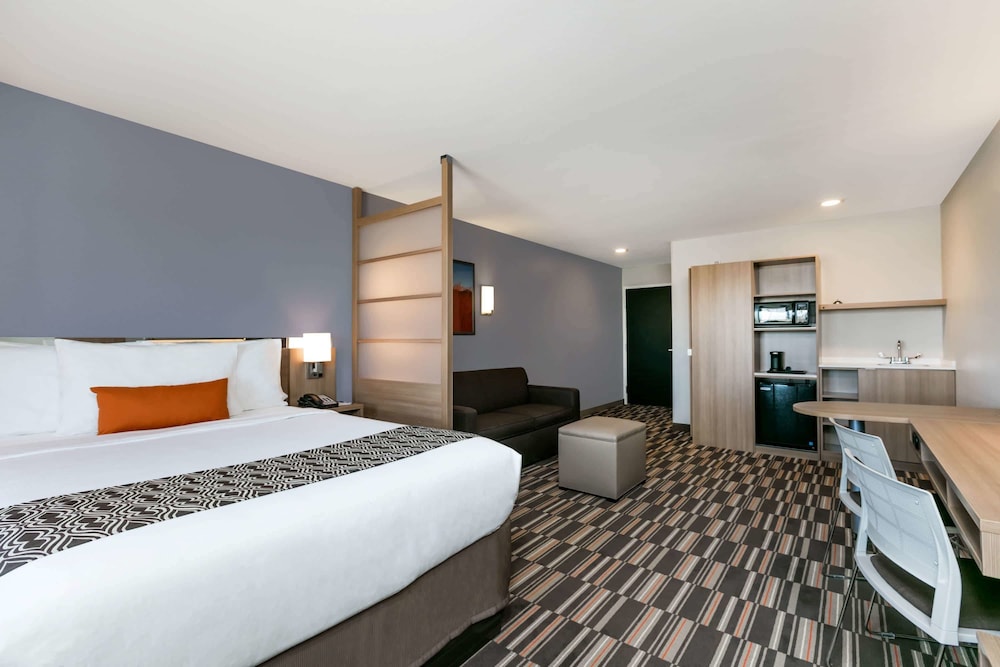 Hotel Monahans 3/23