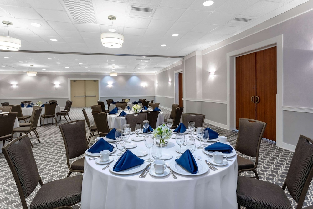 88 Palms Hotel and Event Center 35/59
