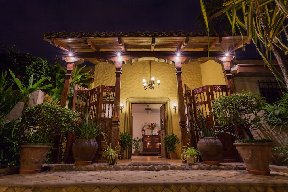 Hotel Los Robles 3/62