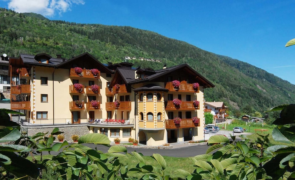 Gaia Wellness Residence Hotel 4/40