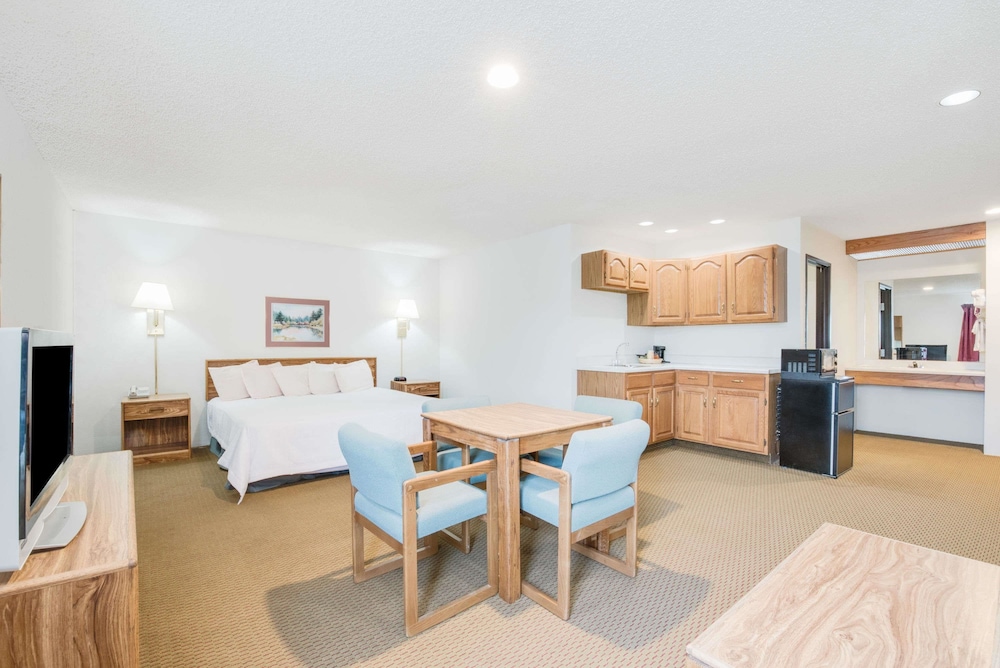 Days Inn By Wyndham Sturgis 13/18