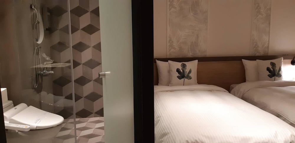 New California Hotel 45/46