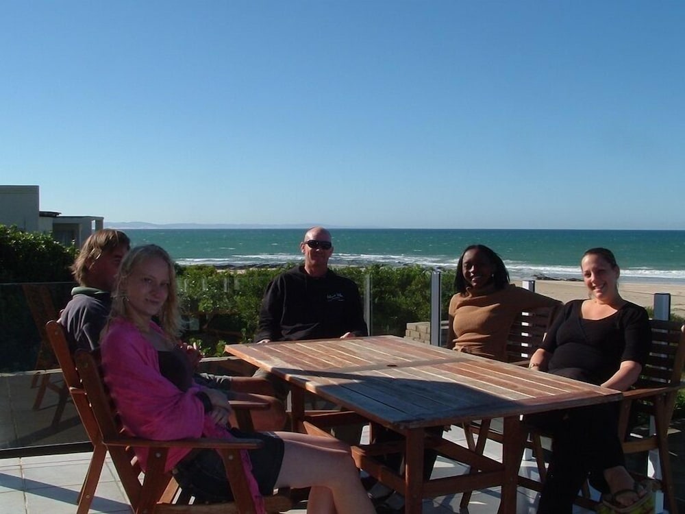 Island Vibe Jeffreys Bay Hostel 38/41