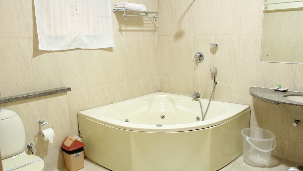 TRINITY SUITES 26/26