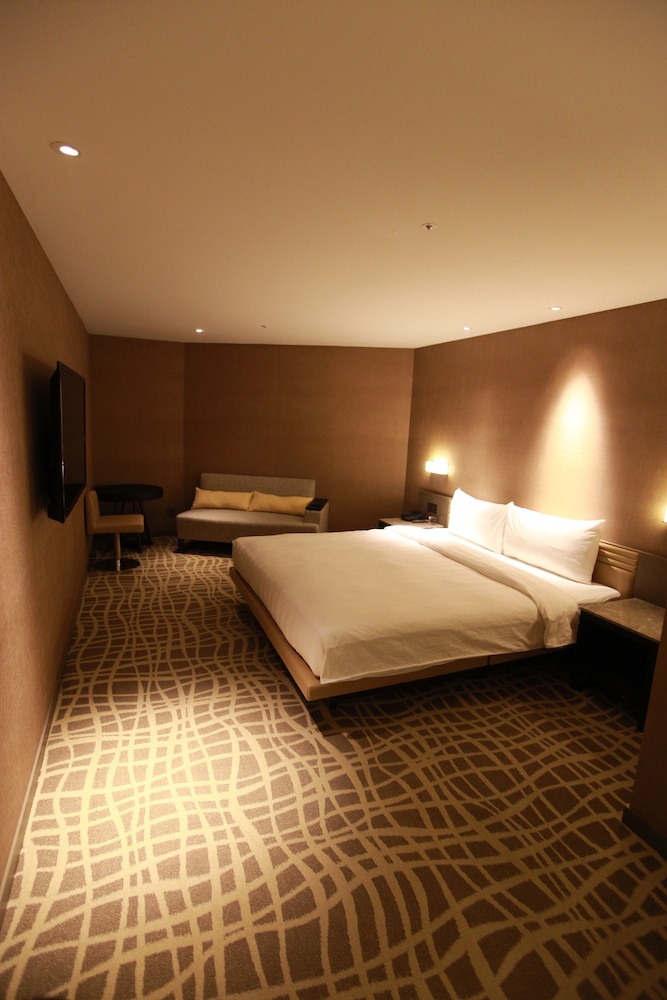 ELEGANT, DOUBLE BED, NO WINDOW