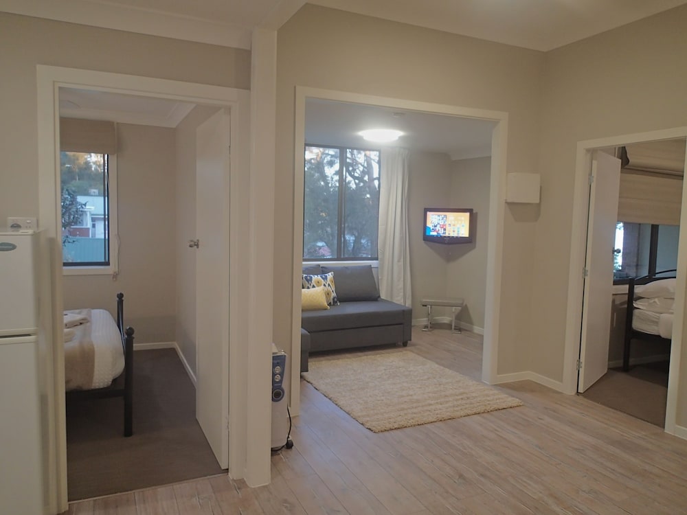 DUNGOWAN HOLIDAY ACCOMODATION 50/75