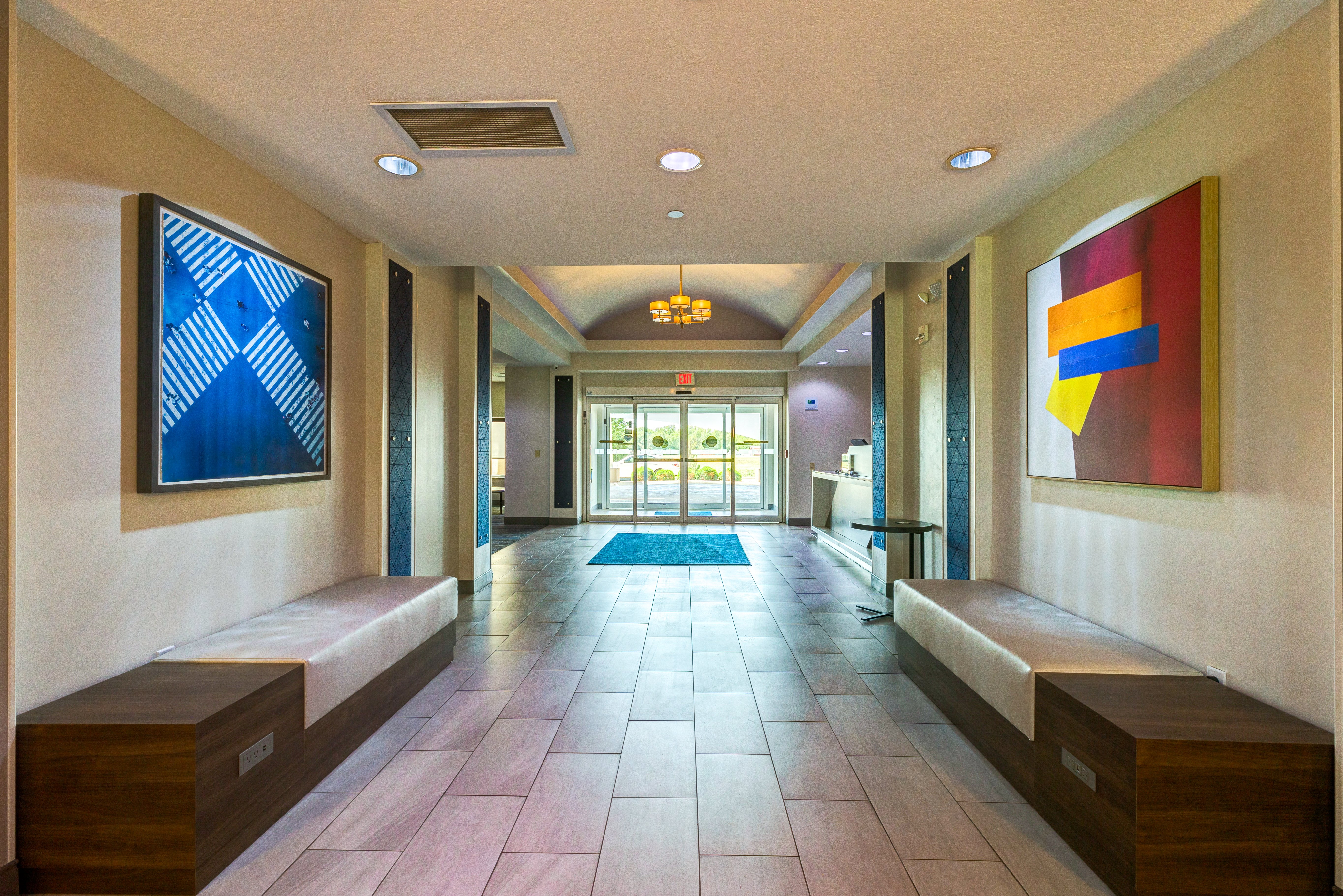 Holiday Inn Express Hotel and Suites Salina 38/62