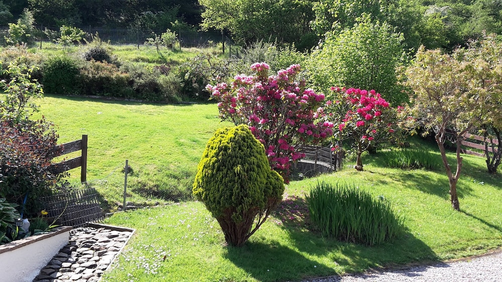 BEN NEVIS GUEST HOUSE 29/35