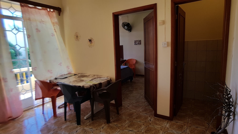 Allamanda Studios And Apartments 18/44