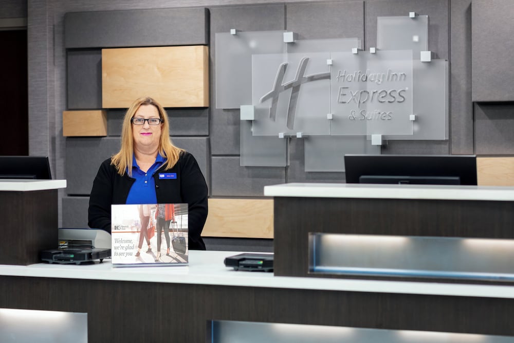 Holiday Inn Express Hotel & Suites Milton East I-10 11/73