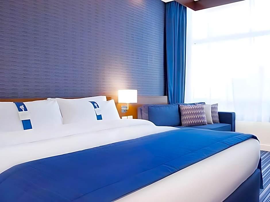 HOLIDAY INN EXPRESS BAHRAIN 4/18