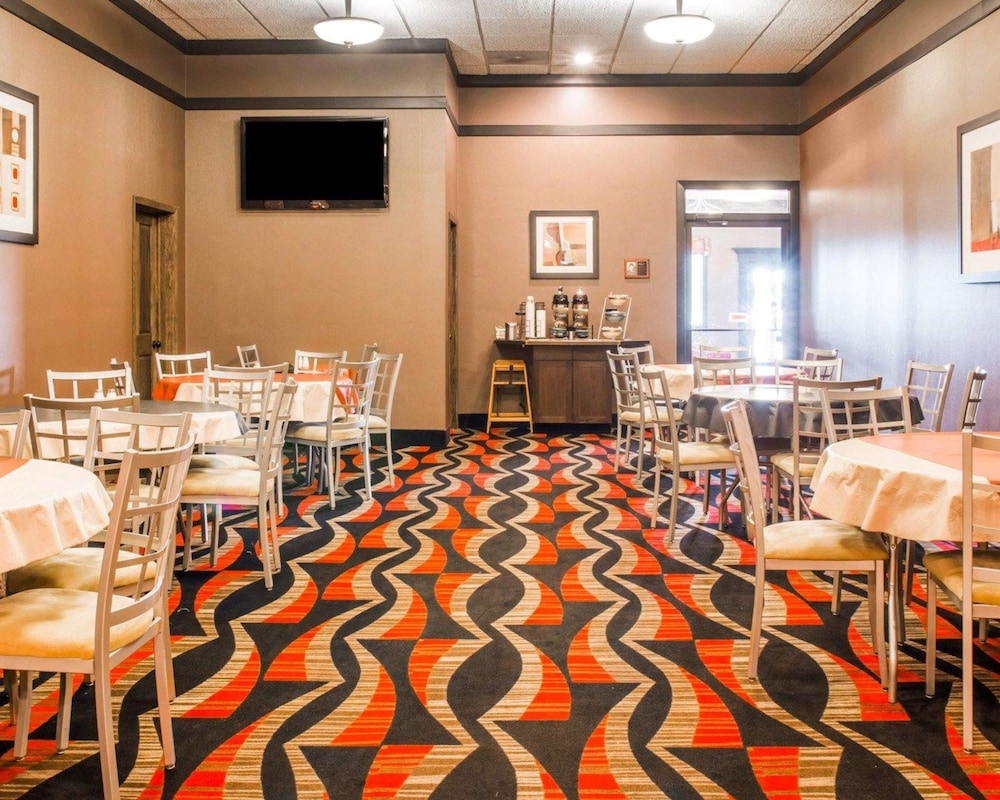 Quality Inn Suites Next To the Casino 29/35
