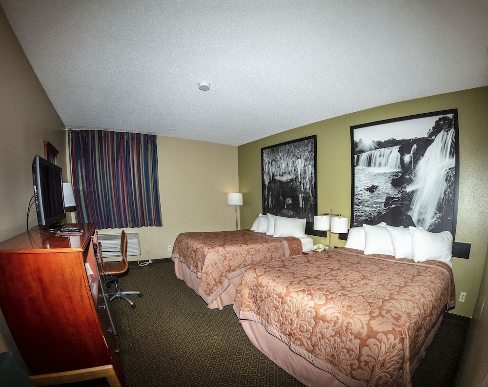 Super 8 By Wyndham St Charles 4/25