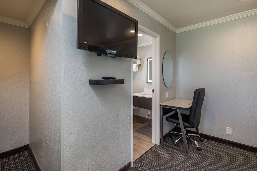 Bayhill Inn San Bruno 26/36