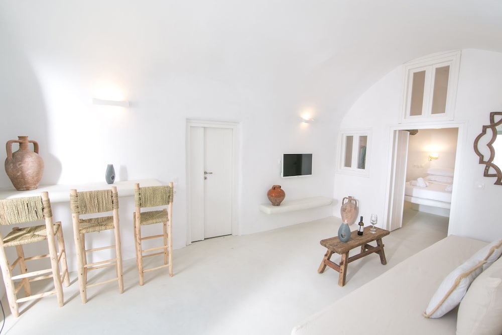 Morfi Cave House 6/22