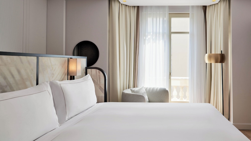 إقامة بسرير كينج بإطلالة على المدينة بغرفة نوم واحدة، Carlton Cannes, a Regent Hotel 2/2