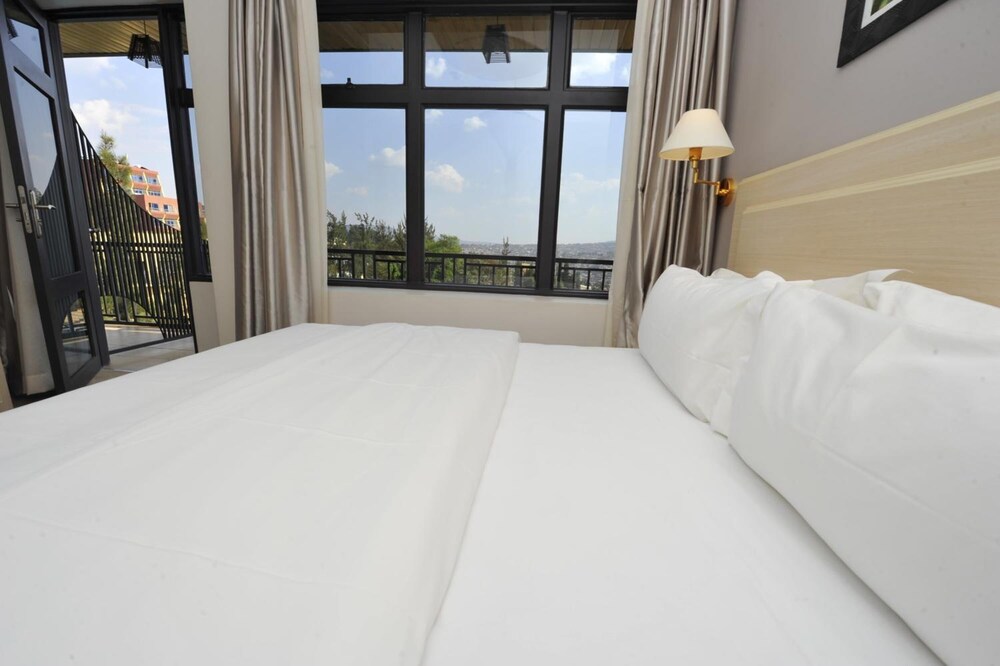Gloria Hotel 15/35