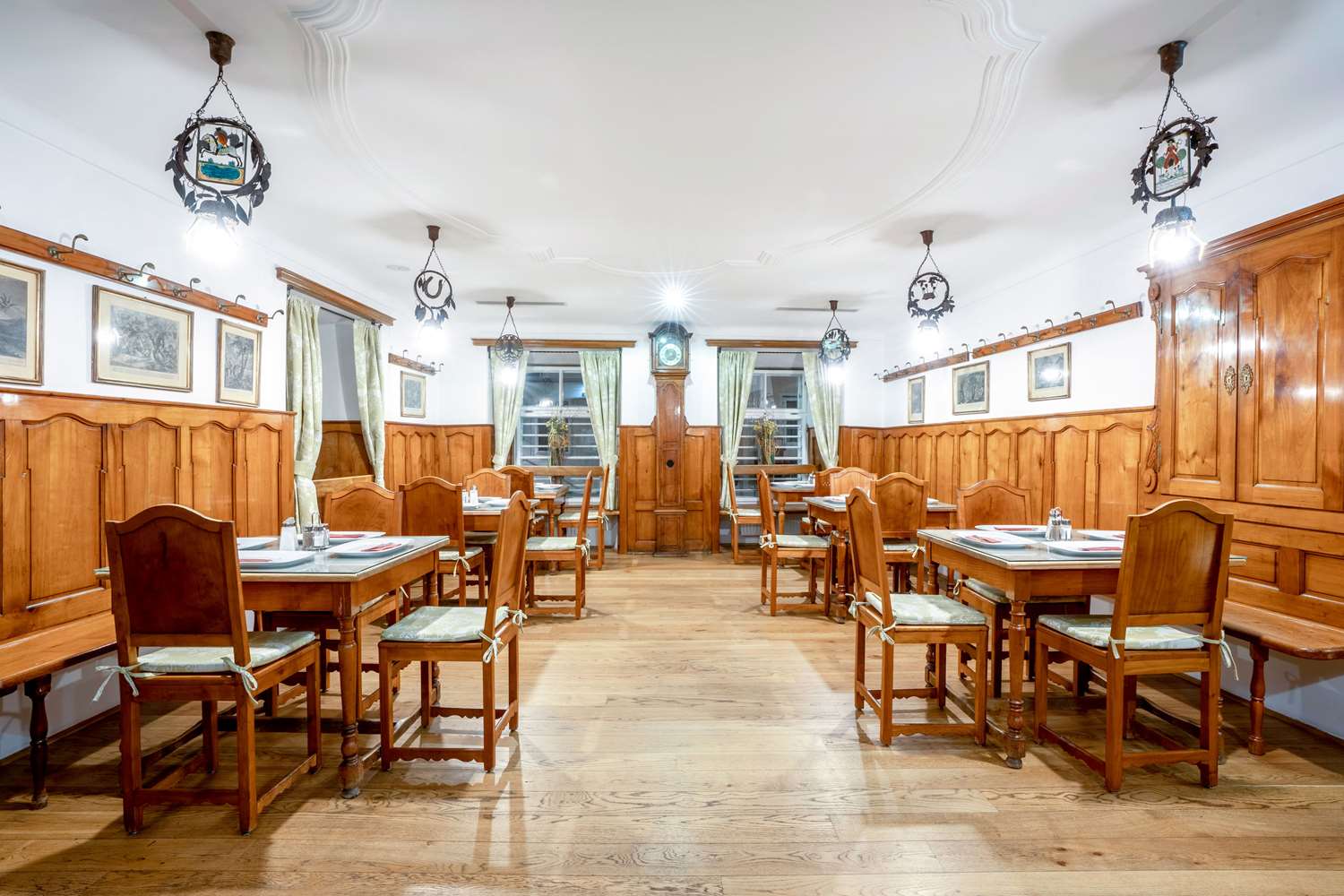 restaurant cafeteria