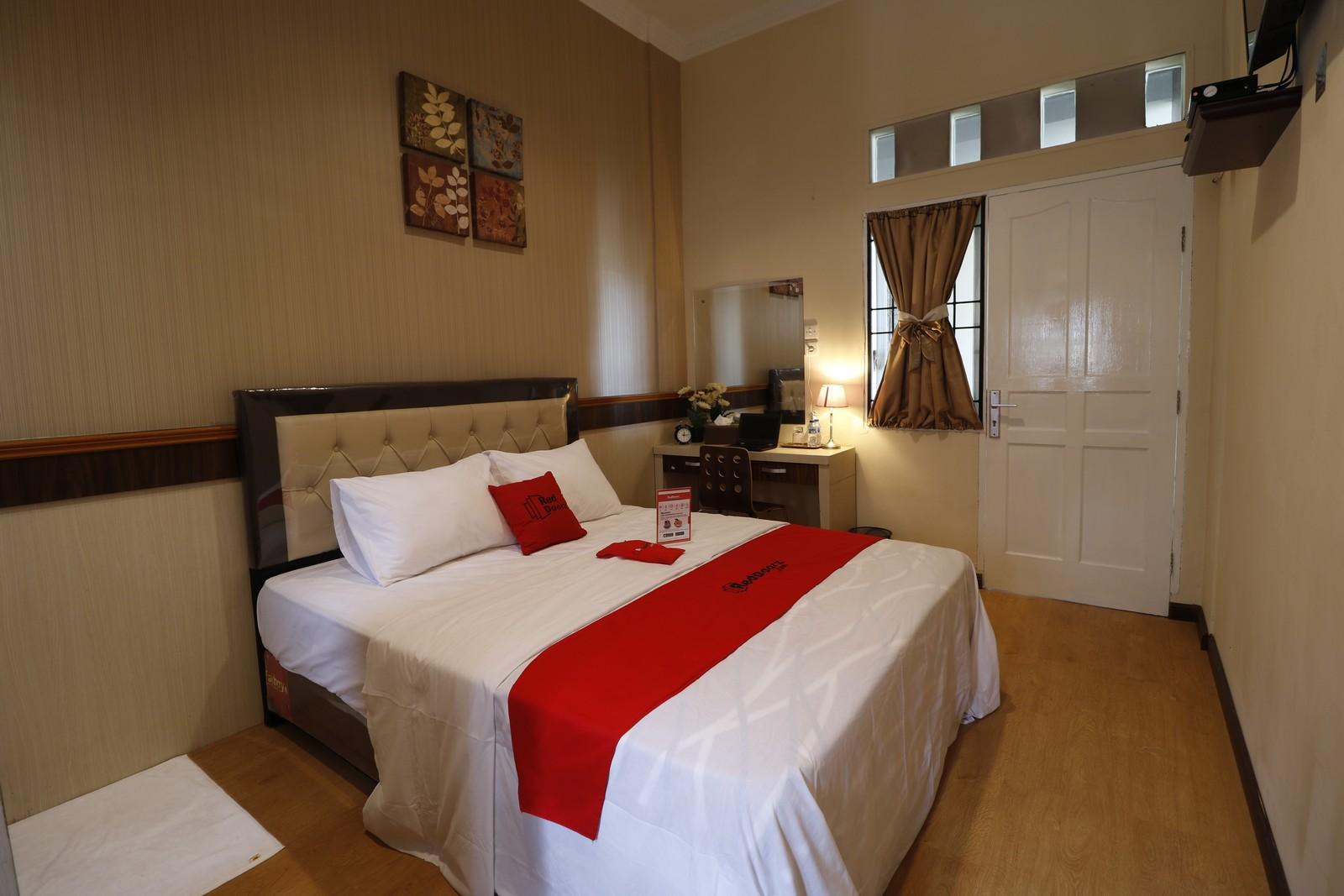 RedDoorz Plus near Universitas Sumatera Utara (RedDoorz - Natio Hotel) 10/21