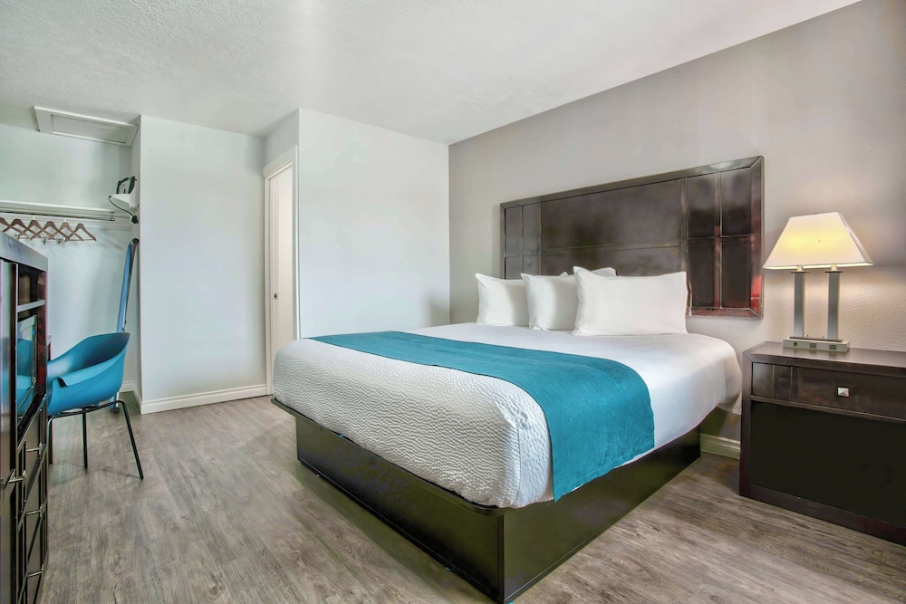 Studio6 Suites Albany, OR 10/23