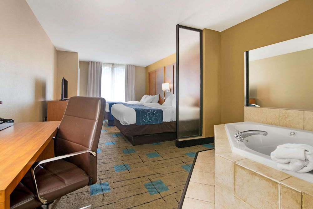 Comfort Suites Near McAs Beaufort 14/28