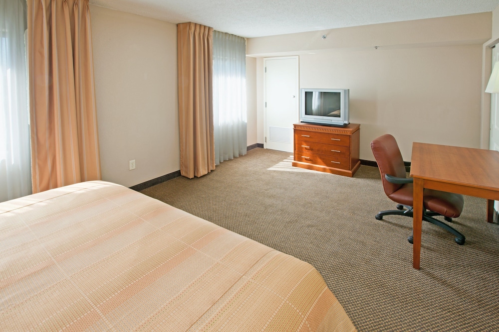 Candlewood Suites Indianapolis Downtown Medical District 15/73