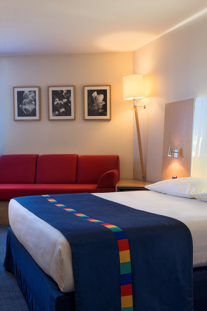 radisson hotel nice airport 25/82