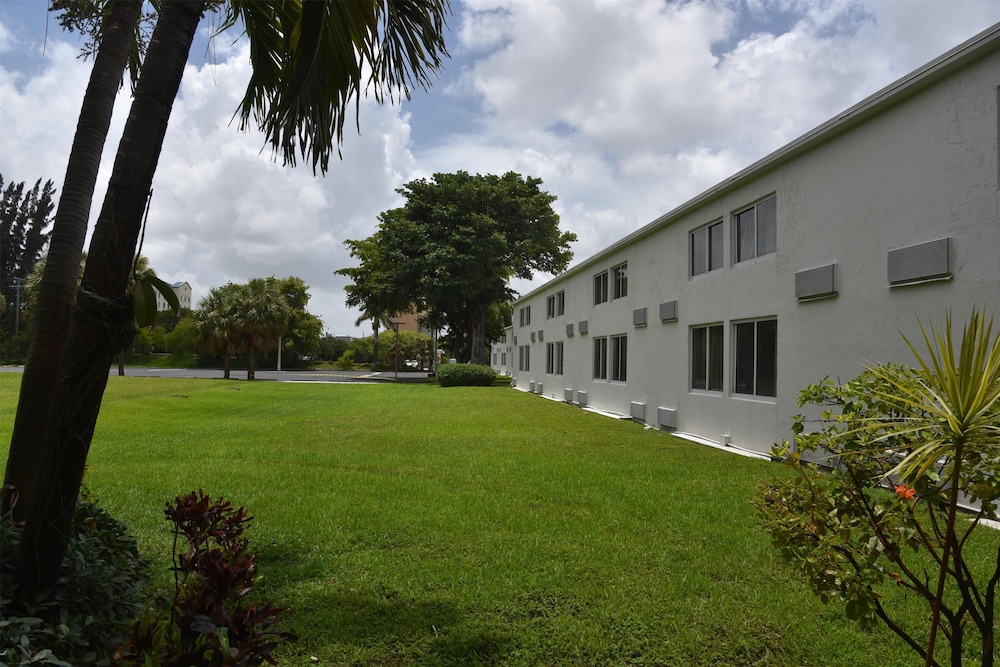 Signature Inn Miami 55/60