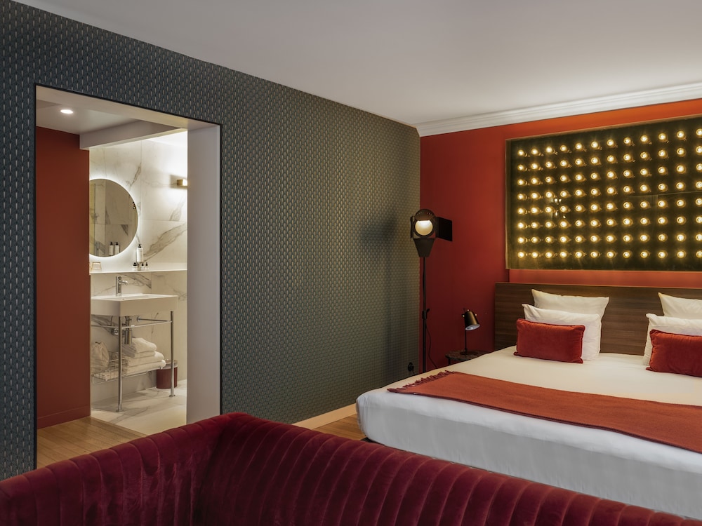 Hotel Seven 14/77