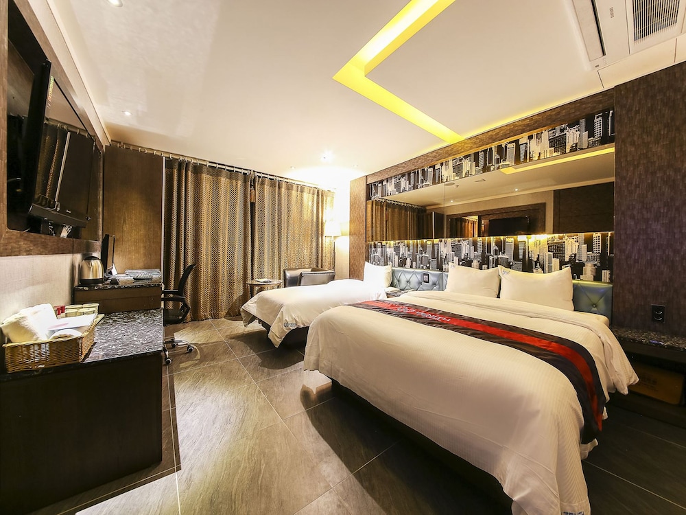 Zenith Hotel 24/63