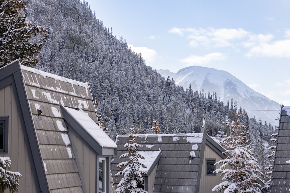 Tunnel Mountain Resort 5/92