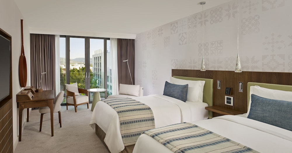 Superior, Twin Beds, Inland View