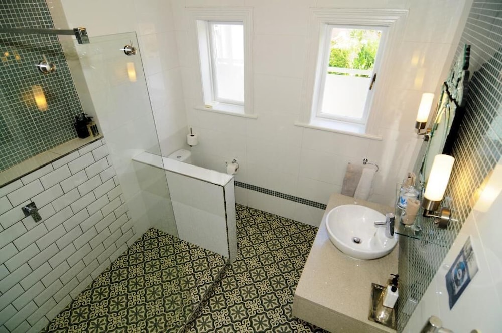 Abbey Manor Luxury Guesthouse 20/70