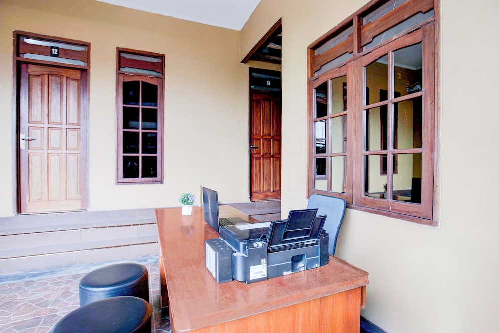 Hotel O Balikpapan near Taman Beruang Madu formerly Palm Cafe Inn 30/34
