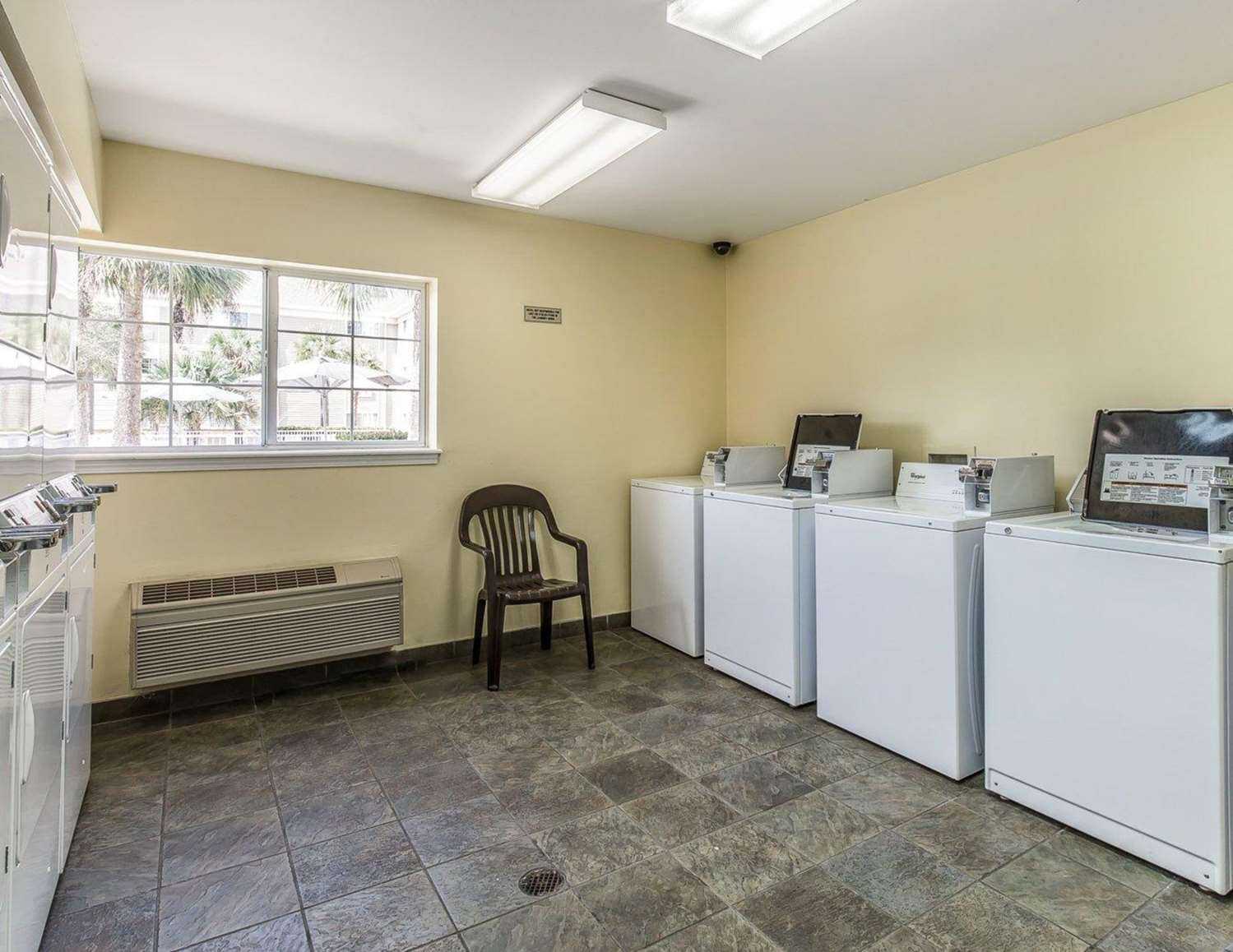 Suburban Studios Fort Myers Cape Coral 2/4
