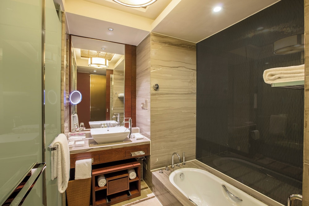 غرفة قياسية بسرير كينج، Crowne Plaza Hefei 4/4