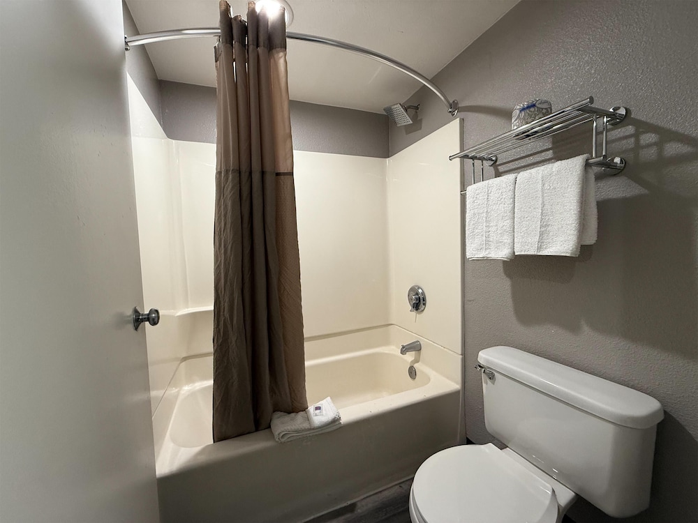 Motel6 Tacoma, WA - South 41/46