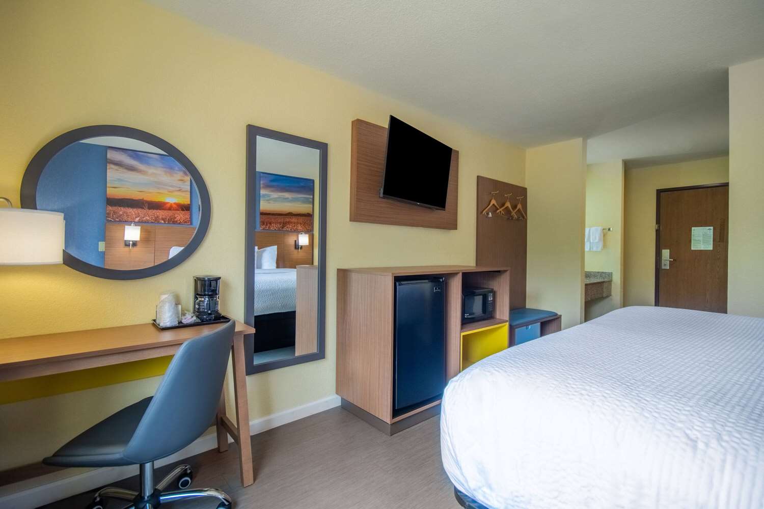 Days Inn by Wyndham Evansdale Waterloo 20/40